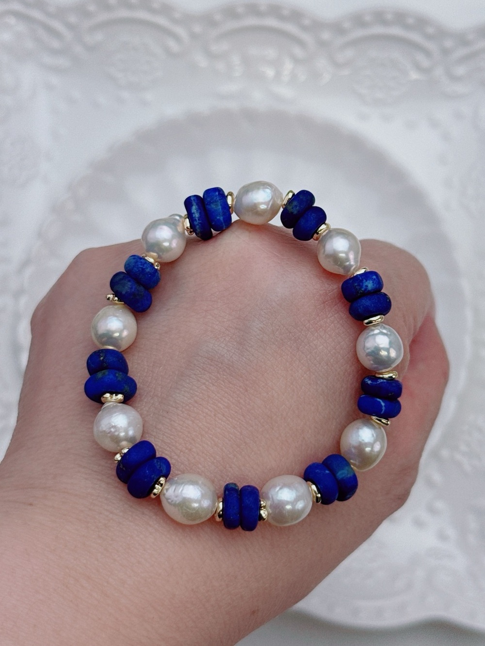 26B529 Handmade Freshwater Baroque Pearl Lapis Stretchable Bracelet 7β 8-9mm - Picture 5 of 6